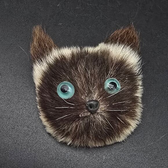 Furry Siamese Cat Face Brooch Artisan Handmade Blue Eyes - Picture 1 of 6